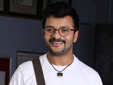 ജയസൂര്യ വീണത് വിദ്യയാക്കുന്നു