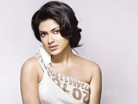 ധനുഷ് ചിത്രത്തില്‍ നിന്നും അമല പുറത്ത്