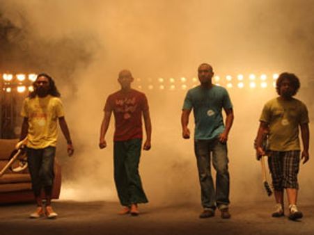 അവിയലിന്റെ ആനക്കള്ളന്‍മാര്‍ക്കൊപ്പം ഡിജെ...