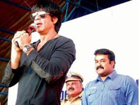 ഷാരൂഖും ലാലും ഒന്നിച്ച് ; മനം നിറഞ്ഞ് കൊല്ലം