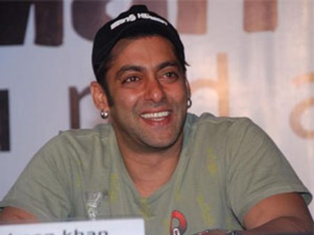 ഹാട്രിക്കില്‍ കണ്ണു വച്ച് സല്‍മാന്‍