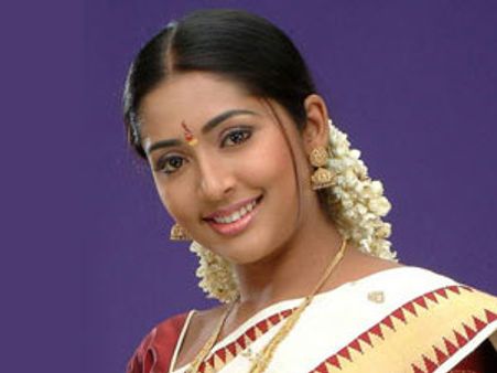 നവ്യനായര്‍ക്ക് ശാപമോക്ഷം