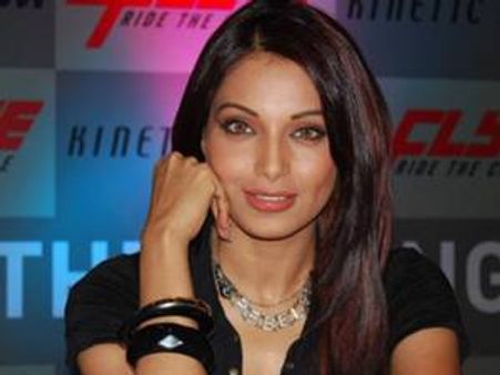 ഒരു ബോഡിഗാര്‍ഡിനെ കിട്ടിയാല്‍ കൊള്ളാം: ബിപാഷ