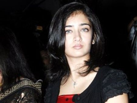 കമലിന്റെ രണ്ടാംപുത്രിയും അഭിനയലോകത്തേക്ക്