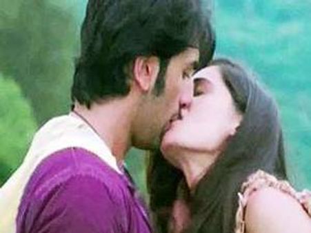 റോക്ക്‌സ്റ്റാറില്‍ രണ്‍ബീര്‍-നര്‍ഗീസ് ലിപ് ലോക്ക്