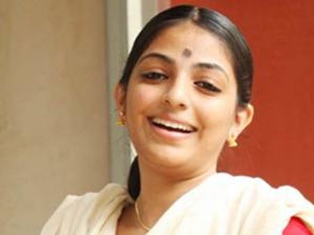 അച്ഛന്റെ ചട്ടക്കാരി മകന്‍ റീമേക് ചെയ്യുന്നു