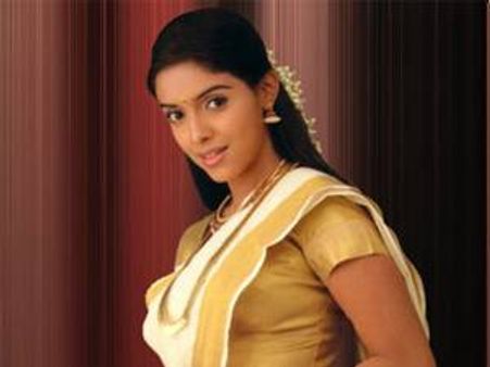 അസിന്റെ ഓണം വീട്ടുകാര്‍ക്കൊപ്പം