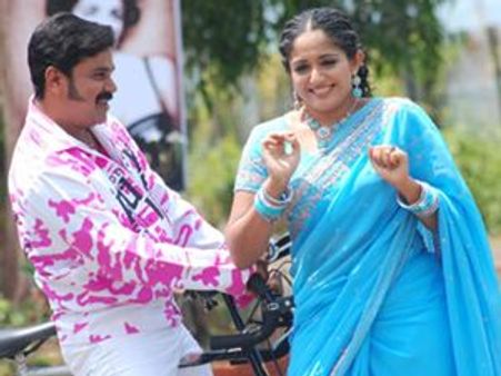 കാവ്യ ദിലീപിന്റെ വെള്ളരിപ്രാവ്