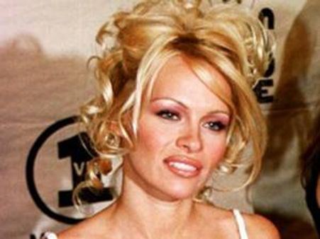 പമേല സൗന്ദര്യ ചികിത്സകള്‍ അവസാനിപ്പിക്കുന്നു