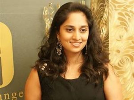 ബാഡ്മിന്റണില്‍ അരക്കൈ നോക്കാന്‍ ശാലിനി