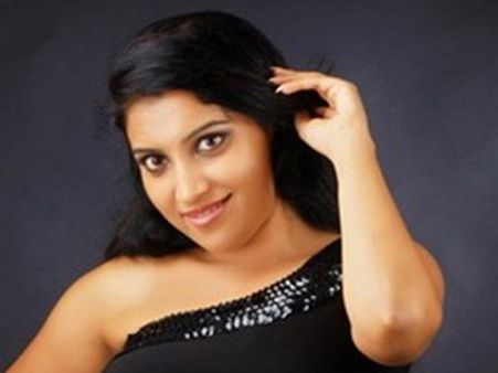 വൈഖയ്ക്ക് തിരക്കേറുന്നു