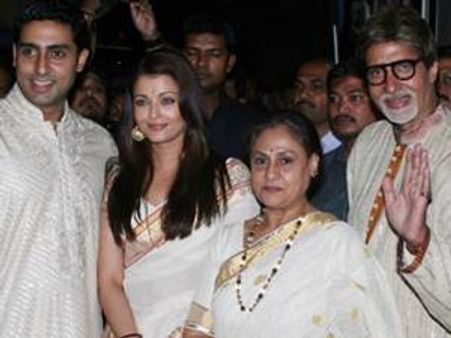 അടിയ്ക്കടി പരുക്കുകള്‍; ബച്ചന്‍ കുടുംബം പൂജയ്ക്ക്