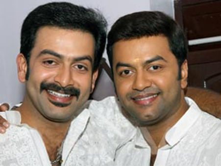 സിംഹാസനം പണിതത് പൃഥ്വിയും ഇന്ദ്രനും