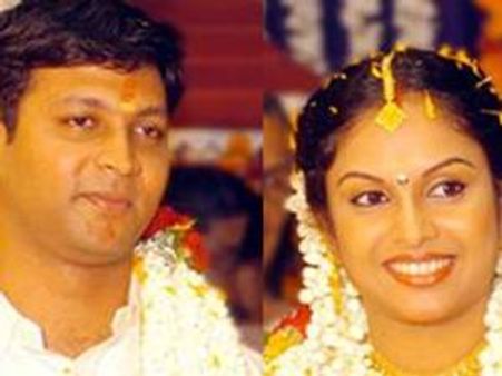 വിവാഹമോചനം വേണമെന്ന് ജ്യോതിര്‍മയി