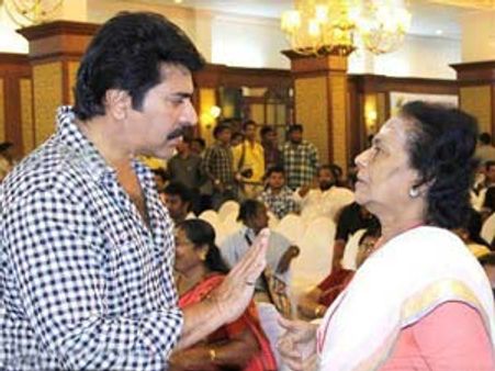 സുകുമാരിയുടെ ഹൃദയം മമ്മൂസ് എന്ന് മന്ത്രിയ്ക്കും