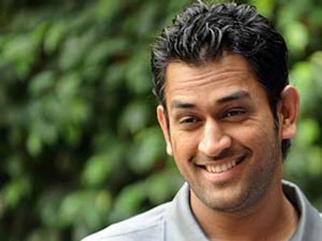 ജോണിന്റെ പടം കാണാന്‍ ധോണിയെത്തി