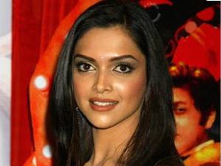 വിരുന്ന് അതിരുകടന്നു; ദീപികയുടെ വീട്ടില്‍ പൊലീസ്