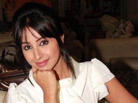 മോഹന്‍ലാല്‍ ഡൗണ്‍ ടു എര്‍ത്ത്: സഞ്ജന