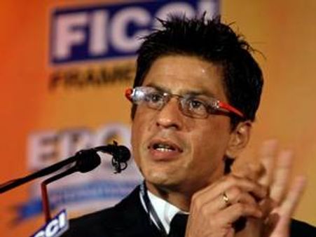 നിര്‍മ്മാതാവ് ഭീഷണിപ്പെടുത്തിയെന്ന് ഷാരൂഖ്