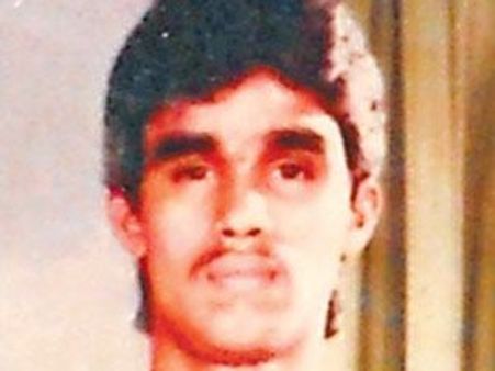 അരയന്നങ്ങളുടെ വീട്ടിലെ രവിയും കൊല്ലപ്പെട്ട രഘുവും