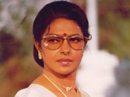 കലികാലത്തിലെ ടീച്ചറമ്മയായി ശാരദയെത്തുന്നു