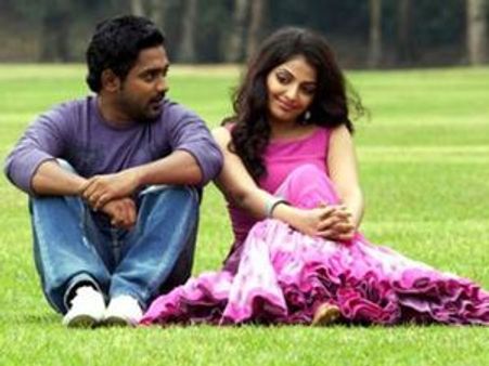 ആസിഫ് കൗബോയ്; കൂട്ടിന് മൈഥിലിയും