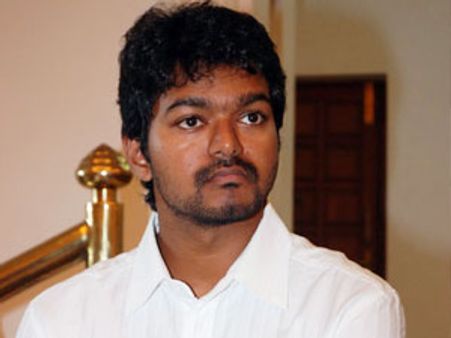 മലയാളം റീമേക്കുകള്‍ തുണയായി: വിജയ്