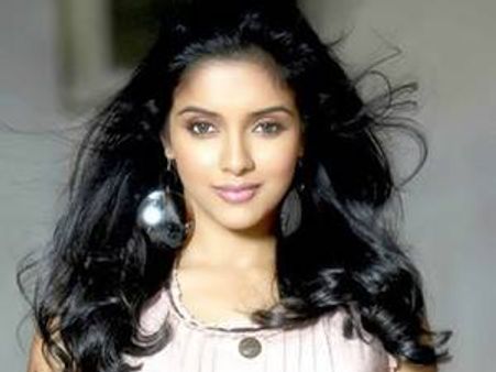 രജനിച്ചിത്രം എന്നെത്തേടിവരും: അസിന്‍