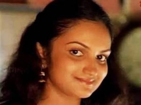 നഖക്ഷതങ്ങളിലെ സലീമ എവിടെയാണ്?