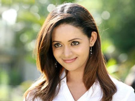 അമിത ഗ്ലാമര്‍: ബിടൗണിലേക്കില്ലെന്ന് ഭാവന