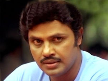നേവിയില്‍ നിന്ന് വെള്ളിത്തിരയിലേക്ക്