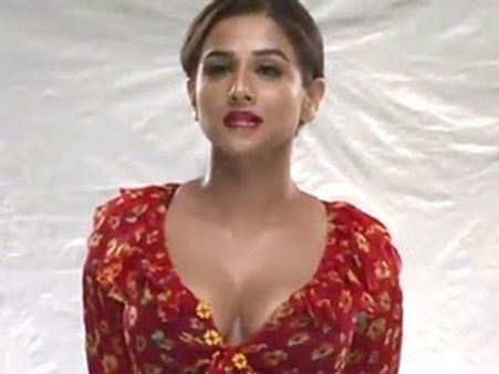 വിദ്യയുടെ അളവെടുത്ത് ബ്ലൗസ് തുന്നാം!