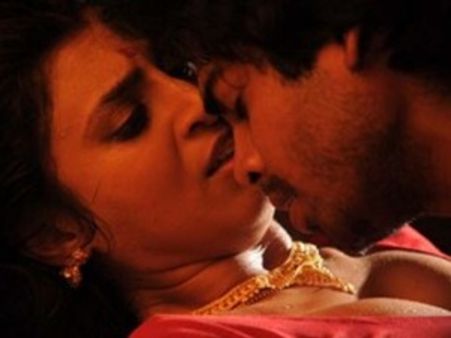 സൂപ്പര്‍ ഗ്ലാമറുമായി കസ്തൂരി വീണ്ടും