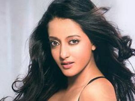 നിശാപാര്‍ട്ടിക്കിടെ റെയ്മ കരഞ്ഞതെന്തിന് ?