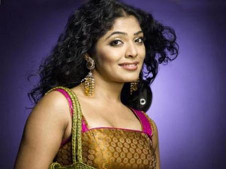 ഗ്ലാമറസാവാനിഷ്ടം: റിമ കല്ലിങ്ങല്‍