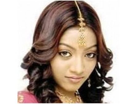 അമ്മക്കെതിരെ പരാതിയുമായി പുതുമുഖ നടി