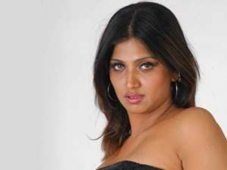 വേശ്യാലിസ്റ്റ് വിവാദം: താരങ്ങള്‍ കോടതിയിലേക്ക്