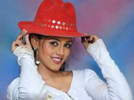 തമിഴകം കീഴടക്കാന്‍ മലയാളി സുന്ദരി