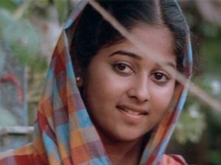 മോനിഷ-ഓര്‍മ്മകളിലെ പൊന്നോണപൂവ്