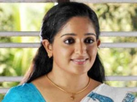 കാവ്യയെ പുകച്ചുപുറത്താക്കാന്‍ യുവനടി?