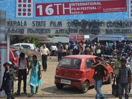 കയ്യൂക്കുള്ളവര്‍ കാഴ്ചക്കാരായി