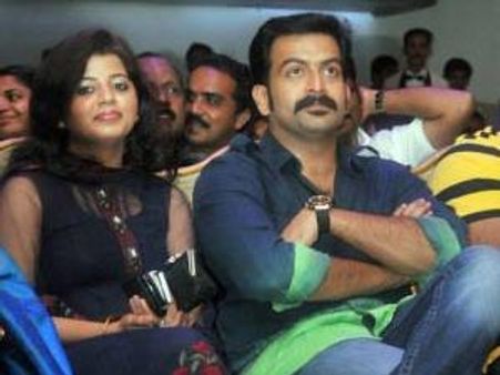 സുപ്രിയ പൃഥ്വിരാജിനെ ഹിന്ദി പഠിപ്പിക്കുന്നു