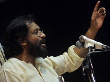 എഴുപത്തിരണ്ടിന്റെ നിറവില്‍ ഗാനഗന്ധര്‍വന്‍