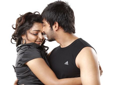 യൗവ്വനത്തിന്റെ കഥയുമായി ചെറുക്കനും പെണ്ണും