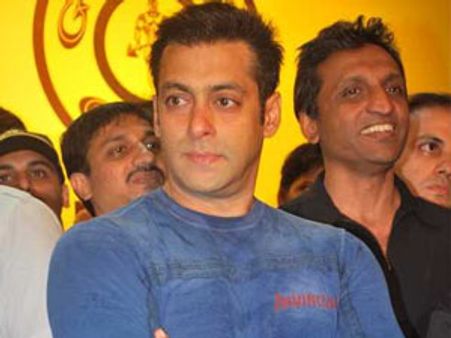 ധോണിയാവാന്‍ സല്‍മാന്‍