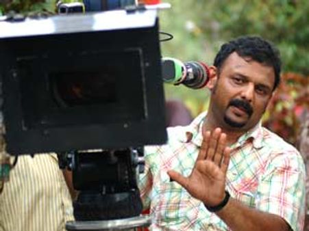 പുതുമുഖങ്ങളുടെ വിരാടം.....മലയാളിയുടെ തമിഴ് ചിത്രം