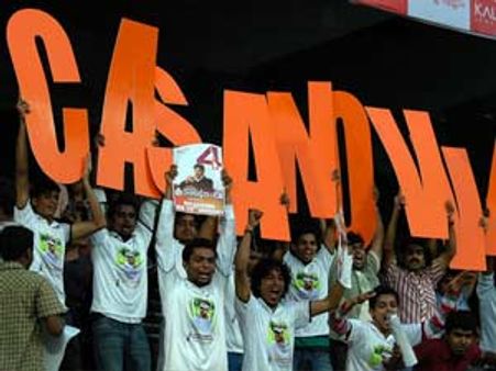 ഫാന്‍സുകാരുടെ പകല്‍ ക്കൊള്ള