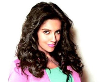 'പ്രണയ'ത്തെ പ്രണയിച്ച് അസിന്‍