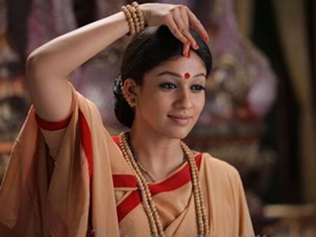 ആശ്വാസം തേടി നയന്‍സ് തിരുപ്പതിയില്‍