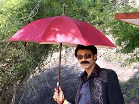 പണ്ഡിറ്റ് പാര തിയറ്ററുകളില്‍